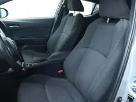 Toyota C-HR (2017) thumbnail 9