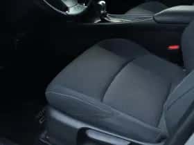Toyota C-HR (2017) thumbnail 10