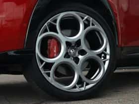 Alfa Romeo Tonale (2024) thumbnail 5