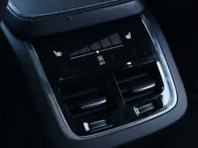 Volvo XC90 (2015) thumbnail 17