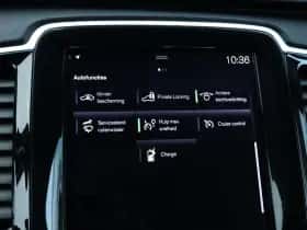Volvo XC90 (2015) thumbnail 32