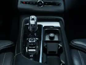 Volvo XC90 (2015) thumbnail 38