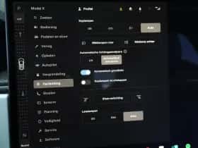 Tesla Model X (2022) thumbnail 30