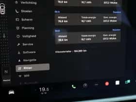 Tesla Model X (2022) thumbnail 33