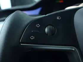 Tesla Model X (2022) thumbnail 38