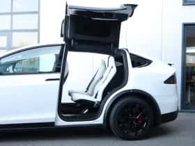 Tesla Model X (2022) thumbnail 10
