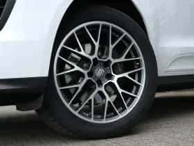 Porsche Macan (2017) thumbnail 4