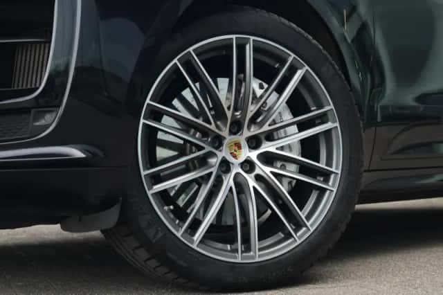 Porsche Macan (2020) thumbnail 4