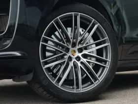 Porsche Macan (2020) thumbnail 4