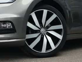 Volkswagen Golf (2017) thumbnail 4