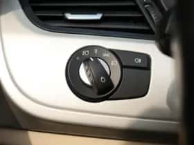 BMW Z4 (2011) thumbnail 36