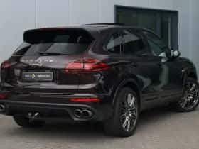 Porsche Cayenne (2017) thumbnail 2