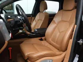 Porsche Cayenne (2017) thumbnail 11
