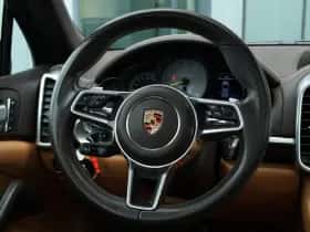 Porsche Cayenne (2017) thumbnail 18