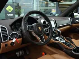 Porsche Cayenne (2017) thumbnail 27