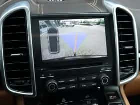 Porsche Cayenne (2017) thumbnail 36