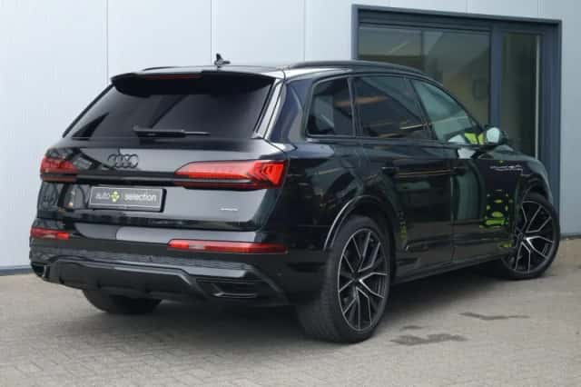 Audi Q7 (2023) thumbnail 4