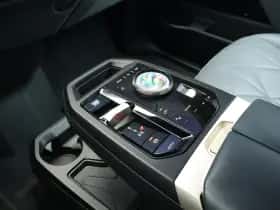 BMW iX (2021) thumbnail 33