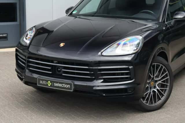 Porsche Cayenne (2018) thumbnail 3