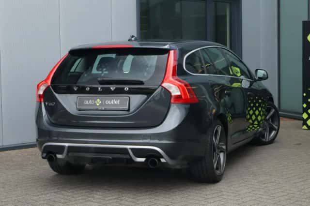 Volvo V60 (2013) thumbnail 2