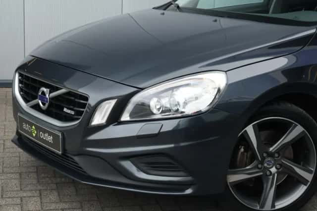 Volvo V60 (2013) thumbnail 3