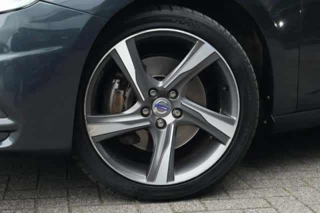 Volvo V60 (2013) thumbnail 4