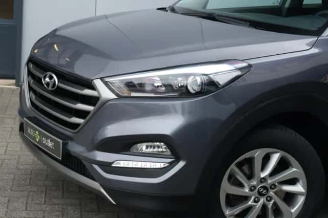 Hyundai Tucson (2015) thumbnail 3