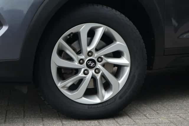 Hyundai Tucson (2015) thumbnail 4