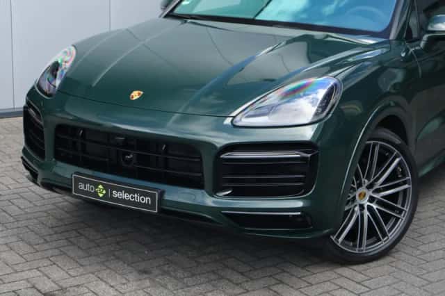 Porsche Cayenne (2023) thumbnail 3