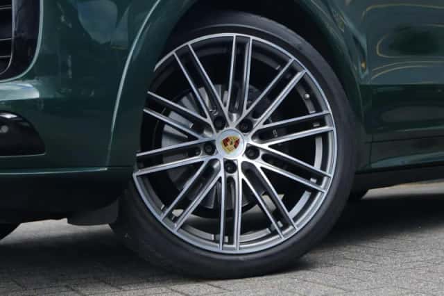 Porsche Cayenne (2023) thumbnail 4