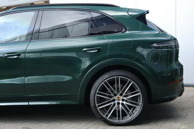 Porsche Cayenne (2023) thumbnail 6