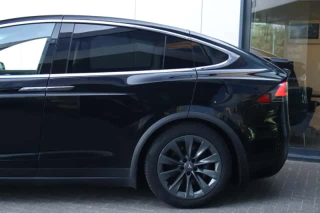 Tesla Model X (2017) thumbnail 5