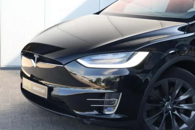 Tesla Model X (2017) thumbnail 6