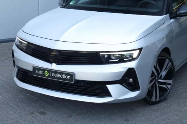 Opel Astra (2023) thumbnail 3