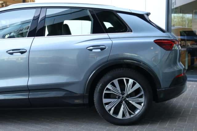 Audi Q4 e-tron (2022) thumbnail 6