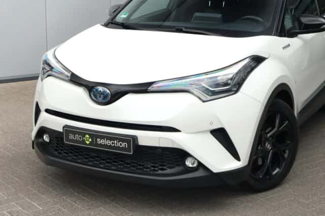 Toyota C-HR (2019) thumbnail 3