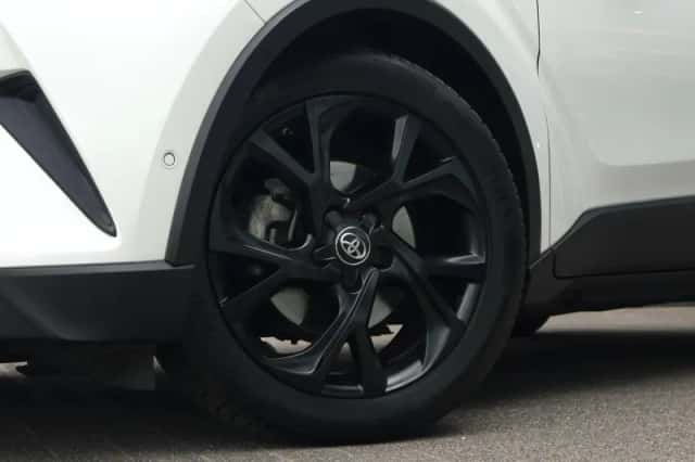 Toyota C-HR (2019) thumbnail 4