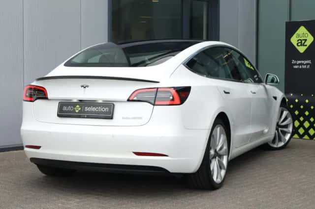 Tesla Model 3 (2019) thumbnail 2