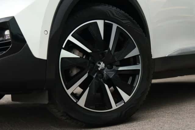 Peugeot e-2008 (2022) thumbnail 4