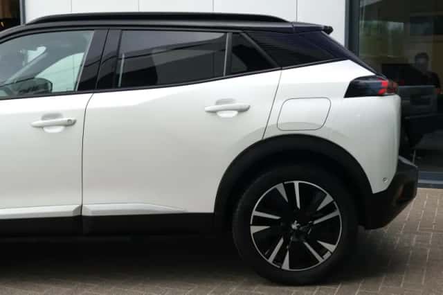 Peugeot e-2008 (2022) thumbnail 5
