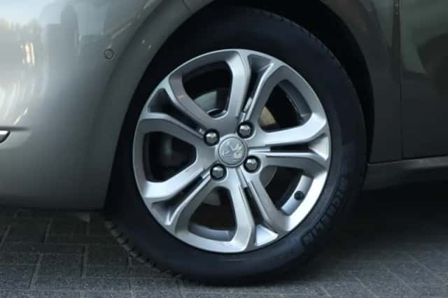 Peugeot 208 (2014) thumbnail 4