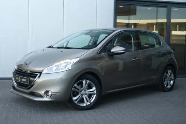 Peugeot 208 (2014) thumbnail 6