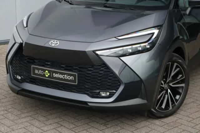 Toyota C-HR (2025) thumbnail 3