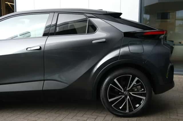 Toyota C-HR (2025) thumbnail 5