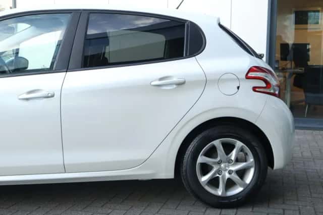 Peugeot 208 (2014) thumbnail 5