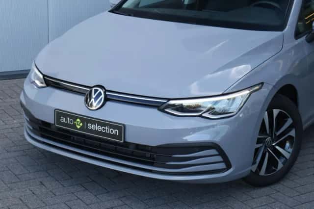 Volkswagen Golf (2021) thumbnail 3