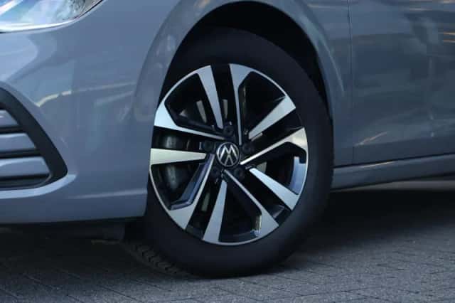 Volkswagen Golf (2021) thumbnail 4