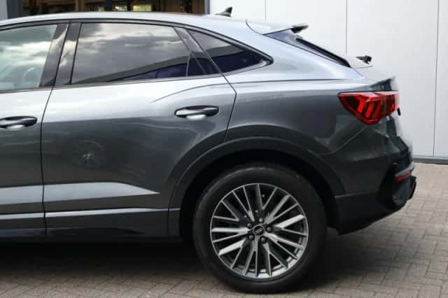 Audi Q3 (2021) thumbnail 6