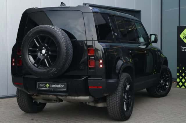 Land Rover Defender (2022) thumbnail 2
