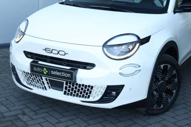 Fiat 600 (2024) thumbnail 3